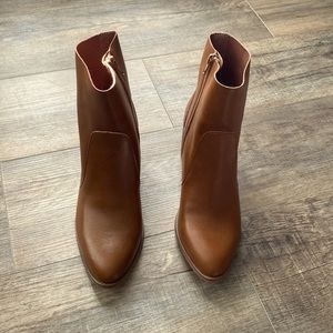 Womens boots size 9.5